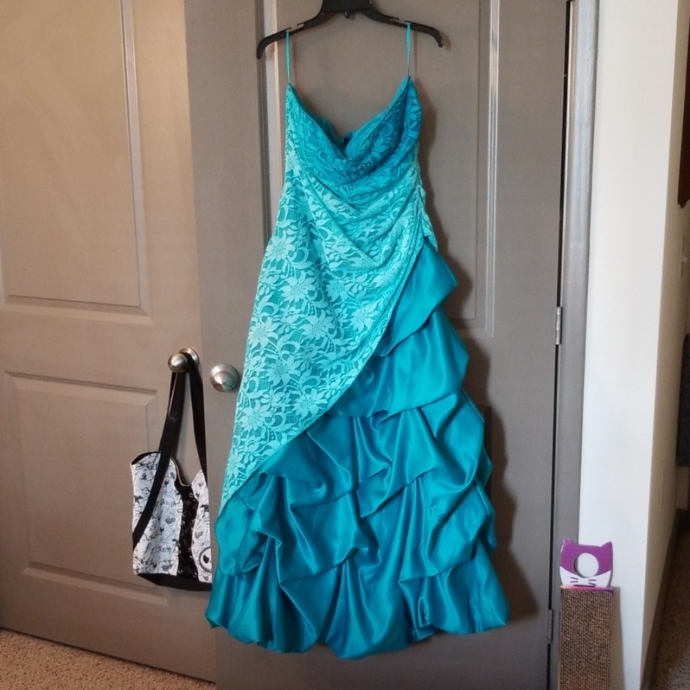 Teal poofy formal dress strapless